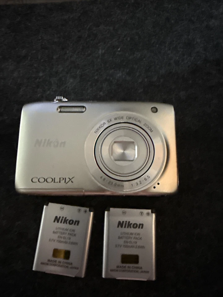 Nikon COOLPIX S3100 14.0MP Digitalkamera - Silber Ohne Kabel Gebraucht, Foto 1 von 5