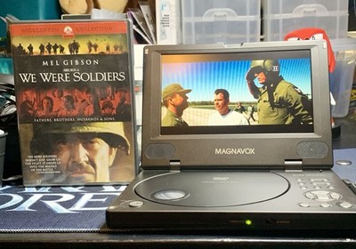 MAGNAVOX MPD820 PORTABLE DVD Player 8in Screen +Remote, Cords, Bag
