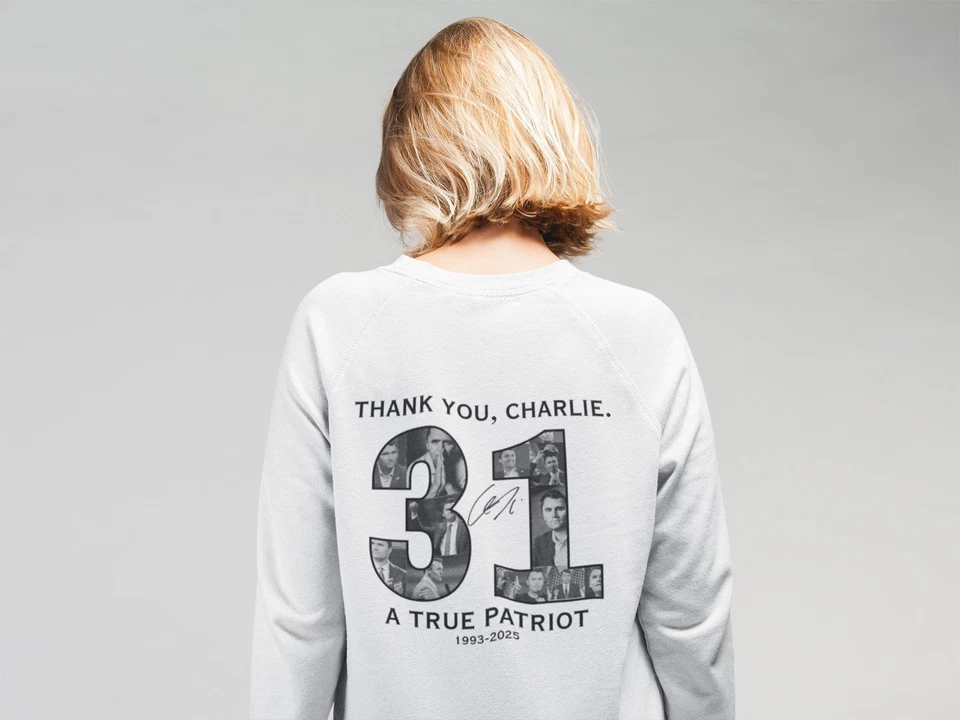 Sudadera A True Patriot Charlie Kirk blanca cuello redondo. PEQUEÑO A XXL. Foto 3 de 4