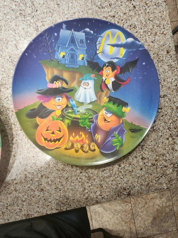1995 McDonald's Halloween Lunch Or Dinner Plate GREAT LOOKING