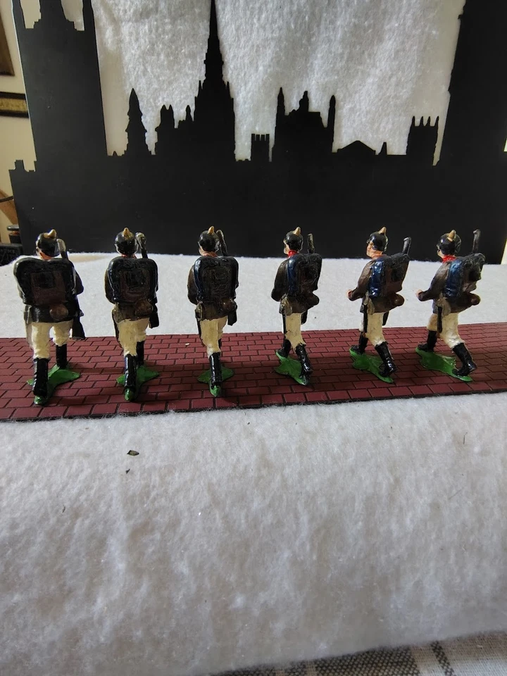 6 possible German infantry Running from WW1 Marked Eire on Base - Image 4 of 4