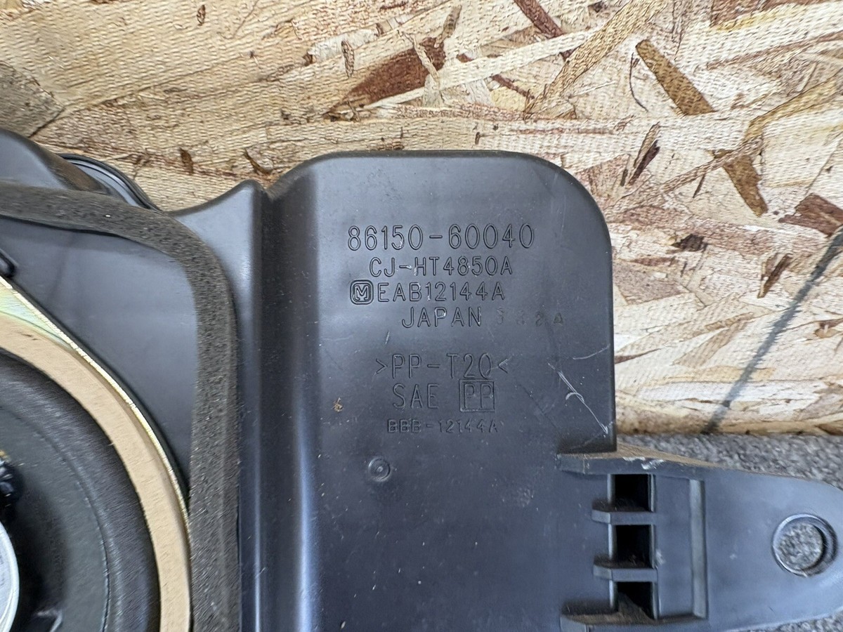 Toyota Land Cruiser 1998-2000 Audio System Subwoofer Assembly