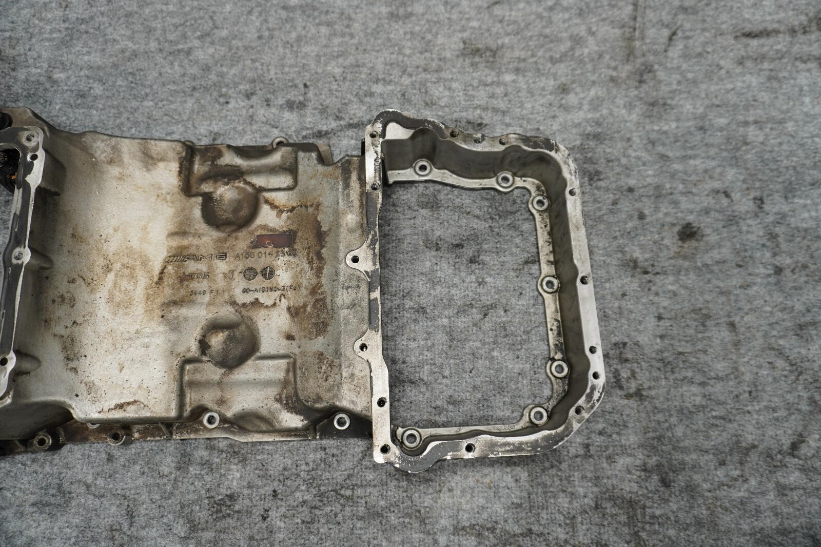 OEM 08-15 W204 C63 AMG Upper Oil Pan Housing Sump A1560142302 for  