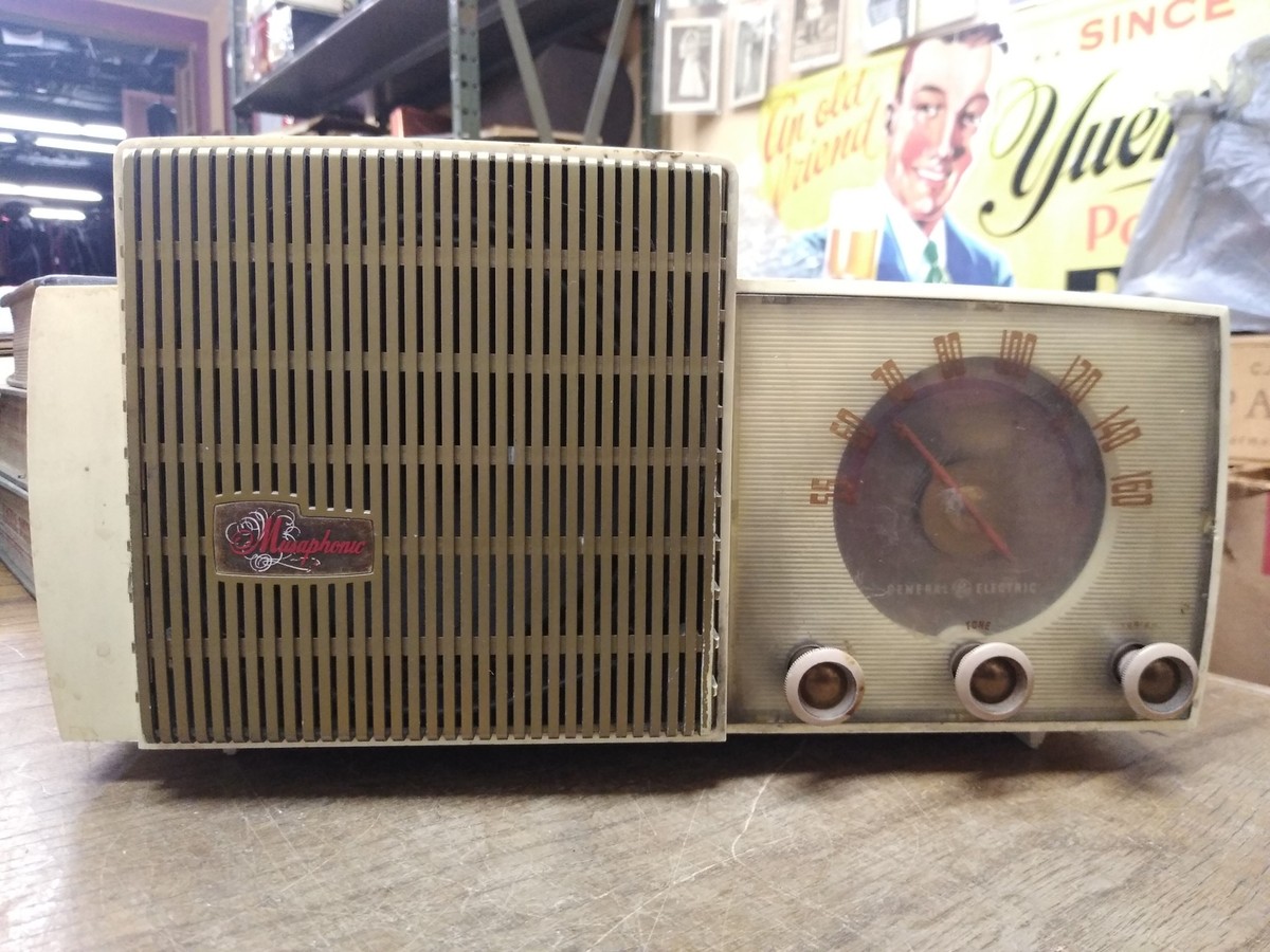 成約済みGENERAL ELECTRIC USA仕入れ アンティーク Vtg 1955 GE General Electric Musaphonic AM Vacuum Tube Radio Model