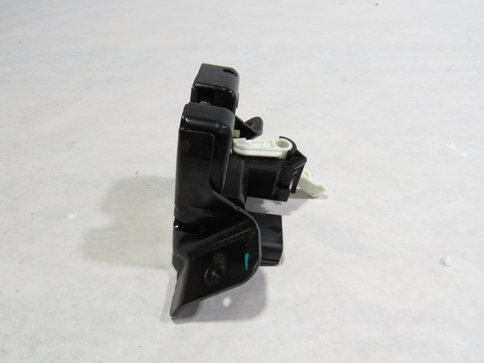 18-21 Aston Martin Vantage 2019 Rear Trunk Hatch Lock Latch Actuator :O
