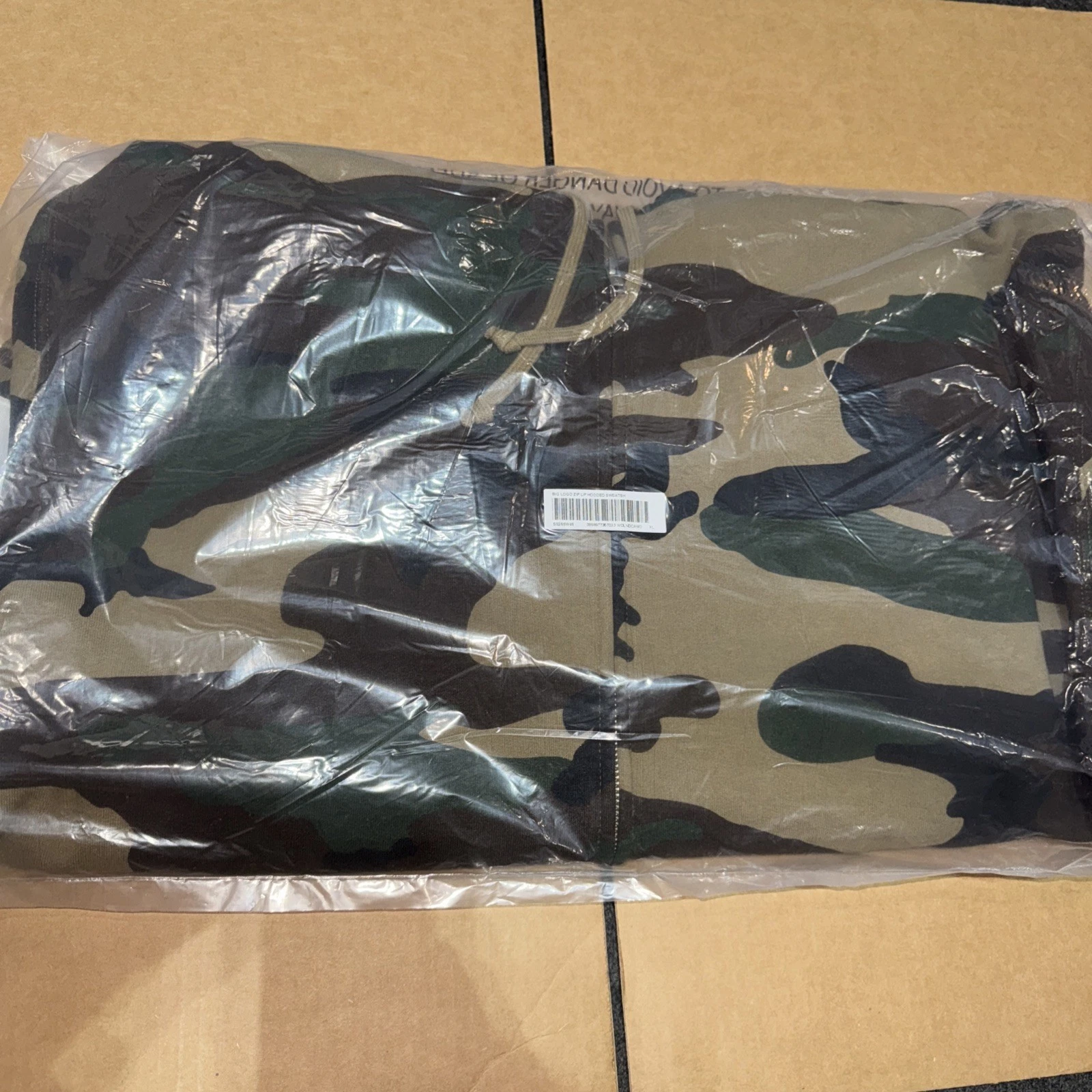 Felpa Supreme Big Logo Zip Up con Cappuccio Woodland Mimetica SS25 Taglia Xl Sigillata