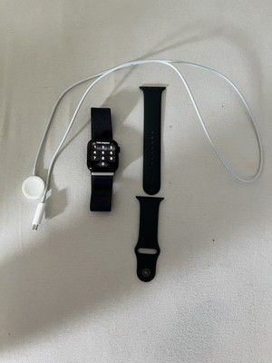Apple Watch SE 44mm Aluminiumgehäuse-Space Grau mit Sportarmband in Mitternacht