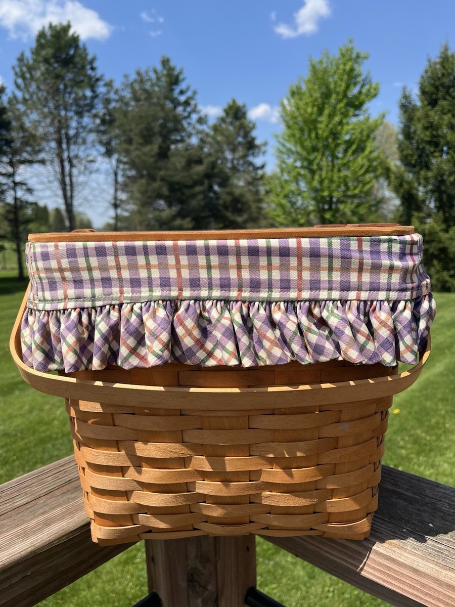 Longaberger 1999 Large Picnic Basket w/Attached lid, Liner