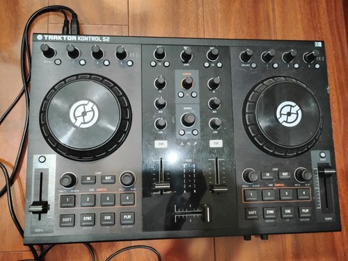 Native Instruments Traktor Kontrol S2