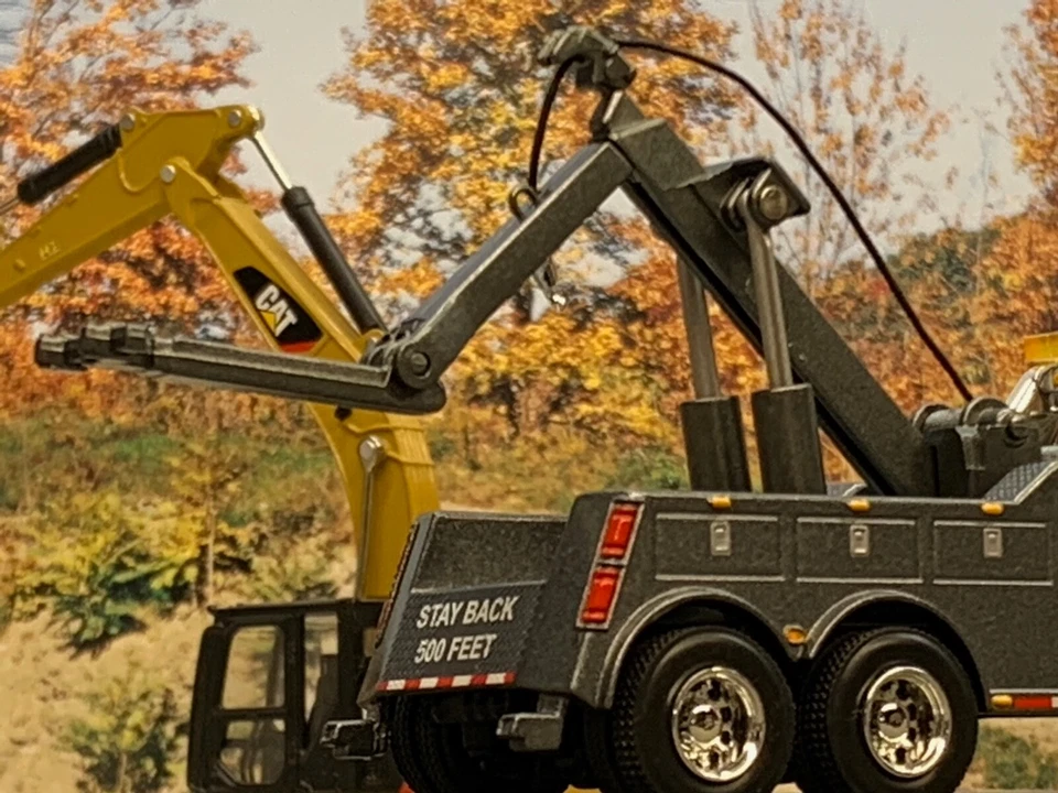 1/64 SPECCAST GUN METAL GRAY 385 PETERBILT WRECKER TOW TRUCK - Image 3 of 4