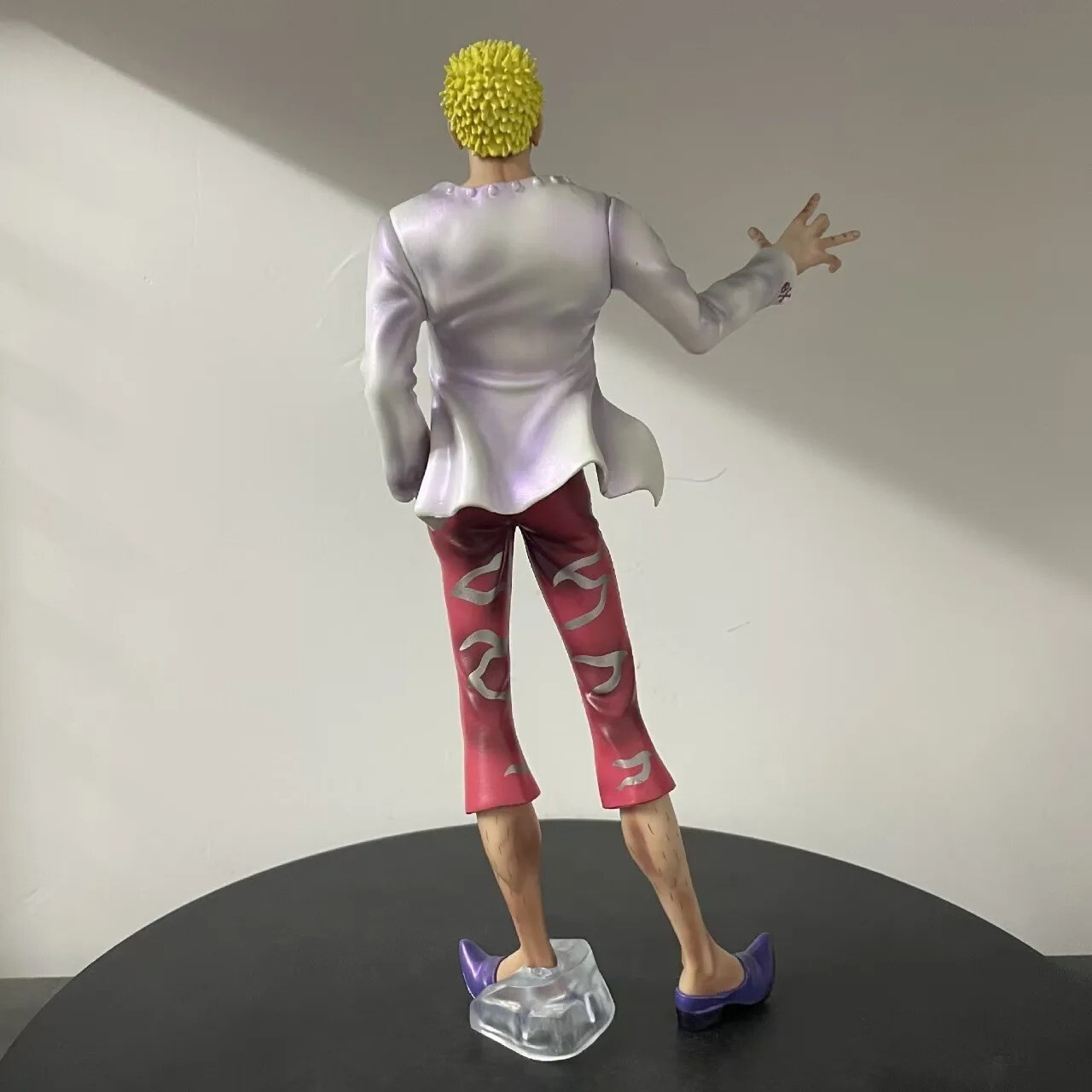 Figurine One Piece Doflamingo pour décoration de bureau gaming et étagère de salon
