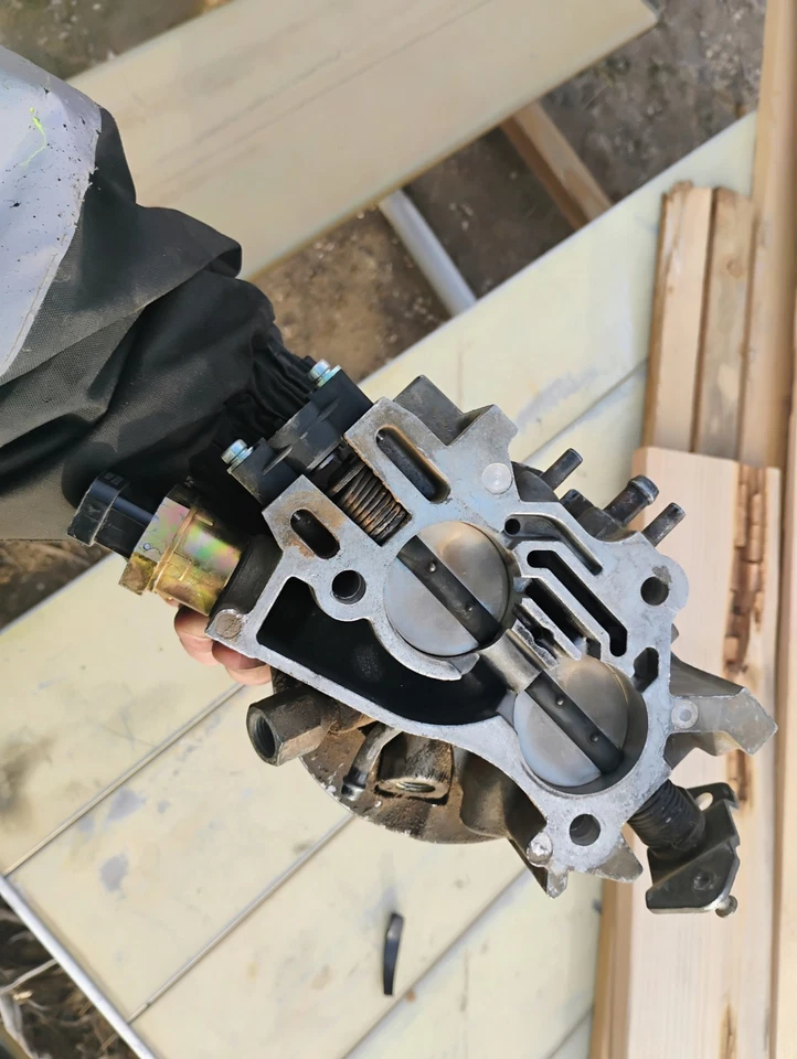 Carrocería del acelerador Chevy Small Block TBI Foto 2 de 4