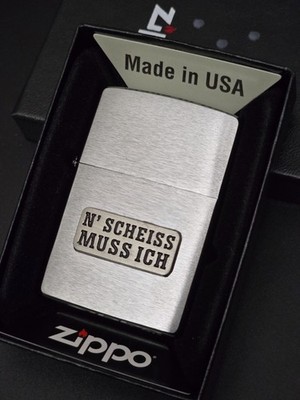 Zippo N´ SCHEISS MUSS ICH (Custom PIN Style) Emblem, Lighter - Chrom gebürstet
