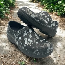 Crocs Shoes Womens Size 9 Black Floral Print Slip Resistant Comfort Work Clogs