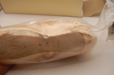 NIB Bloch Sonata Pointe Shoes $111.00 S0130L Color - pink satin 3.5 C Not Retur