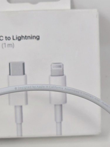Cavo di ricarica originale Apple MUQ93AM/A da USB-C a Lightning 1 m/3 piedi - Bianco - Foto 4 di 4