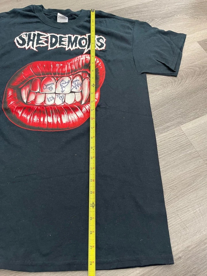 Camisa Velvet Sky Oficial Anillo Usada She Demons FIRMADA TNA Talla Mediana Foto 4 de 4