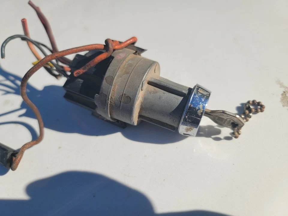 1964 1965 1966 Chevy Pickup Truck Ignition Swith w Bezel Key Rear Plug OEM 64-66 Foto 4 de 4