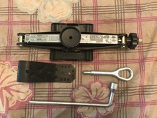Wagenheber Radschlüssel Unterlegkeil Abschleppöse Mercedes A-Klasse A1685830715 Wagenheber Radschlüssel Unterlegkeil Abschleppöse Mercedes A-Klasse A1685830715