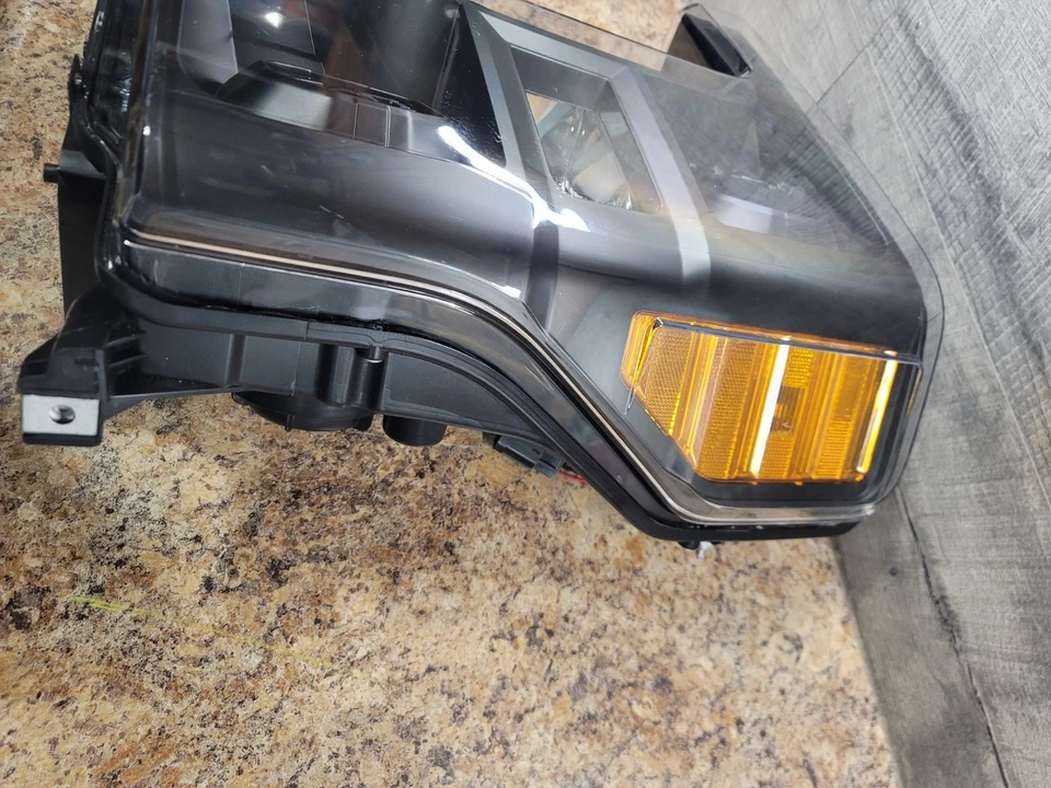 Conjunto de faros interiores izquierdos dañados para Ford F350 Super Duty 2020-2022  Foto 3 de 4