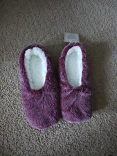 New Women’s Fuzzy Faux Fur gripper slipper socks Burgundy M/L (8-10) 