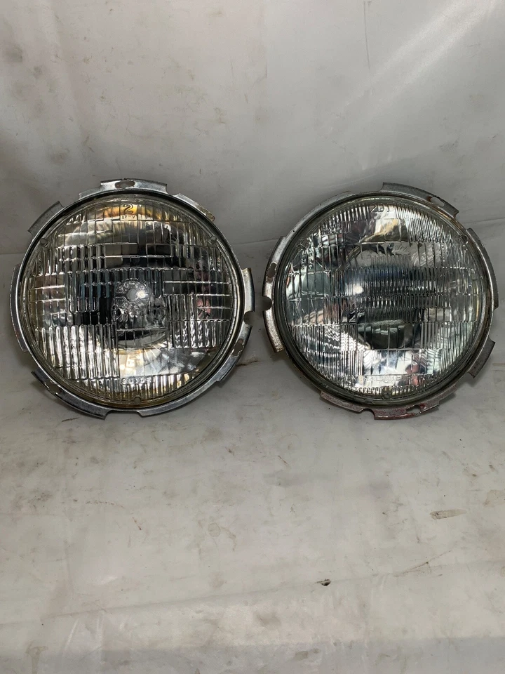Fiat 124 1968-1981 par de faros delanteros con asientos de faros metálicos Foto 2 de 4