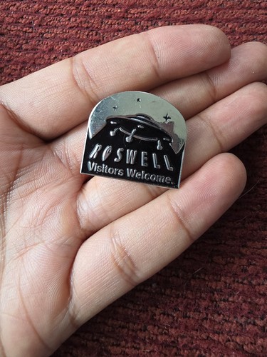 Vintage Roswell UFO Visitors Welcome Logo Lapel Pin Black Silver Travel Souvenir