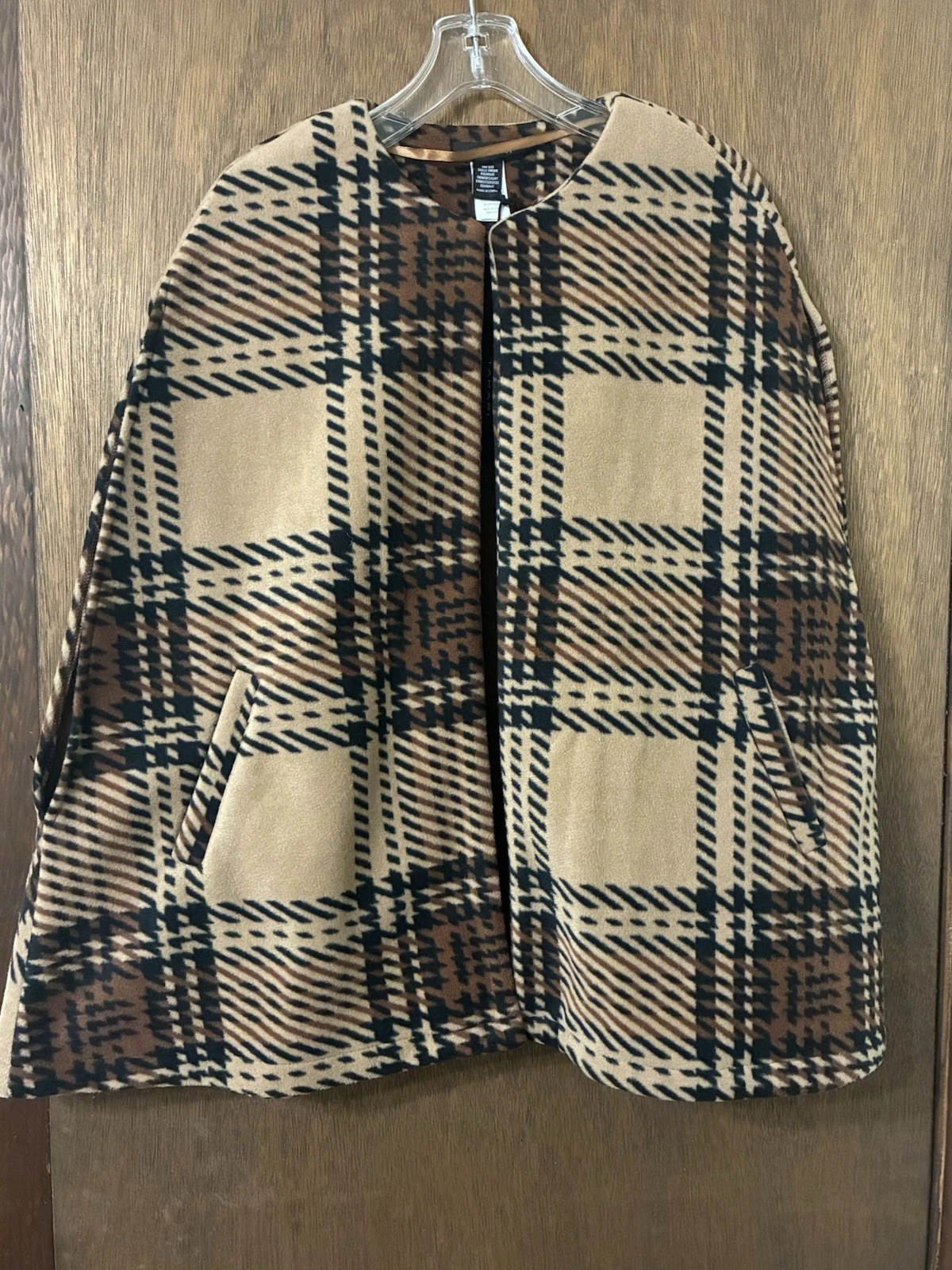 NWT Tahari Women's Shawl Sweater Cape Poncho Open One Size Plaid Beige Black
