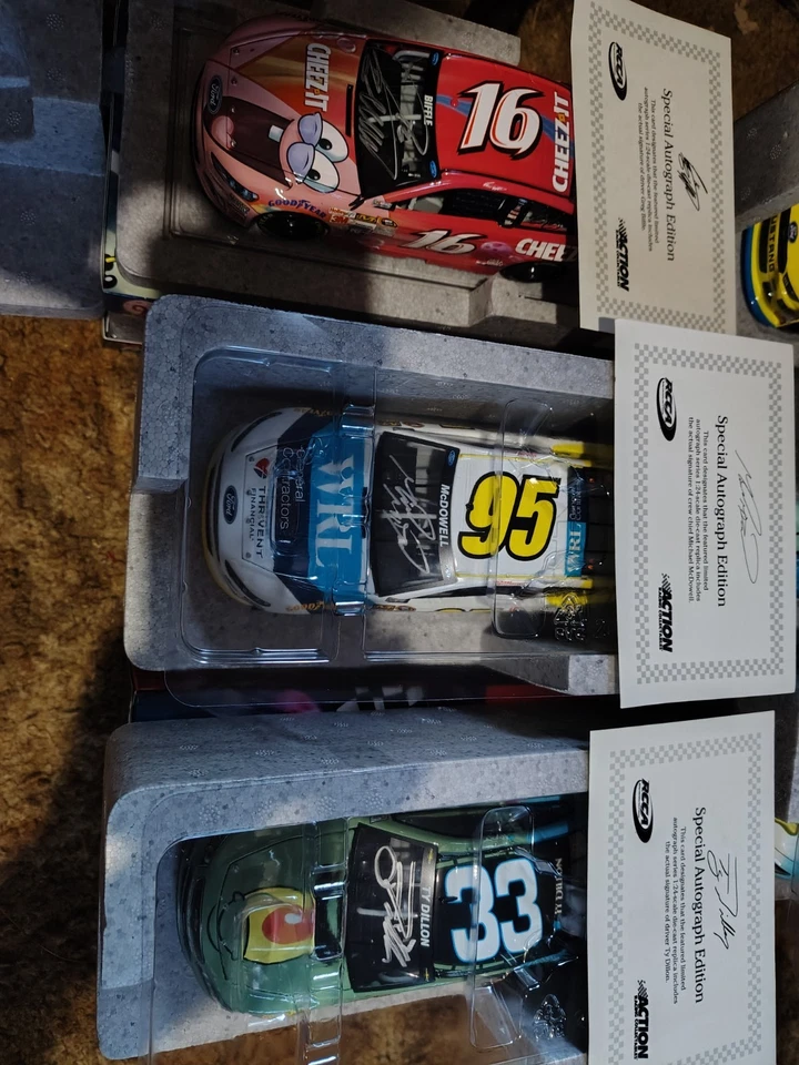 SpongeBob SquarePants 400 1:24 NASCAR DIECAST BUNDLE Complete Set Autographed  - Image 2 of 4