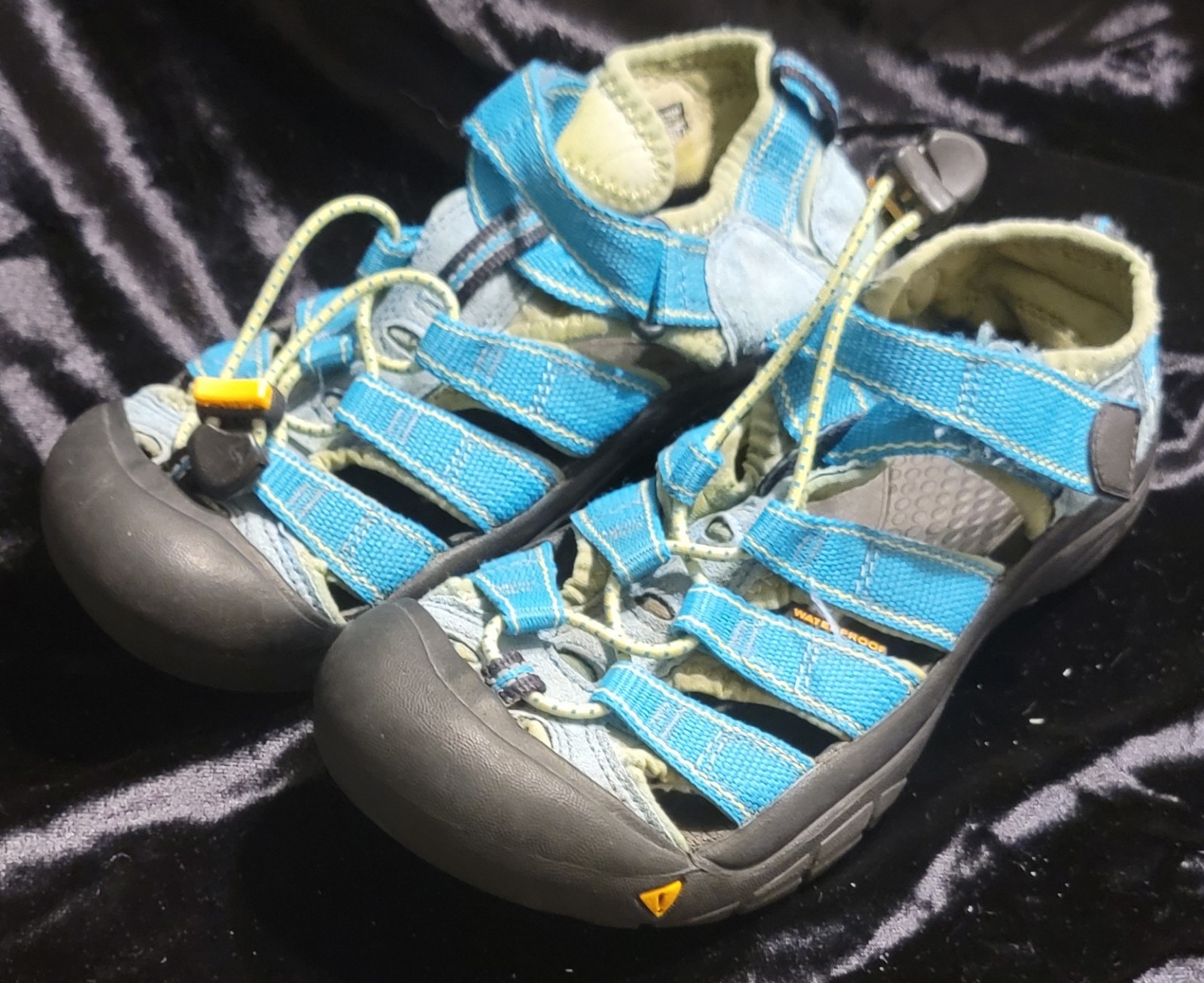 Sandali blu Keen Newport taglia 4 impermeabili sportivi ragazzi ragazze