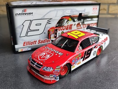 Nascar 1:24 #19 Elliott Sadler Dodge Dealers Dodge Avenger COT (2007)