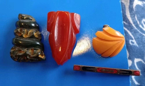 Lots Of 4 Vintage Beautiful Colorful Bakelite Jewelry For Parts