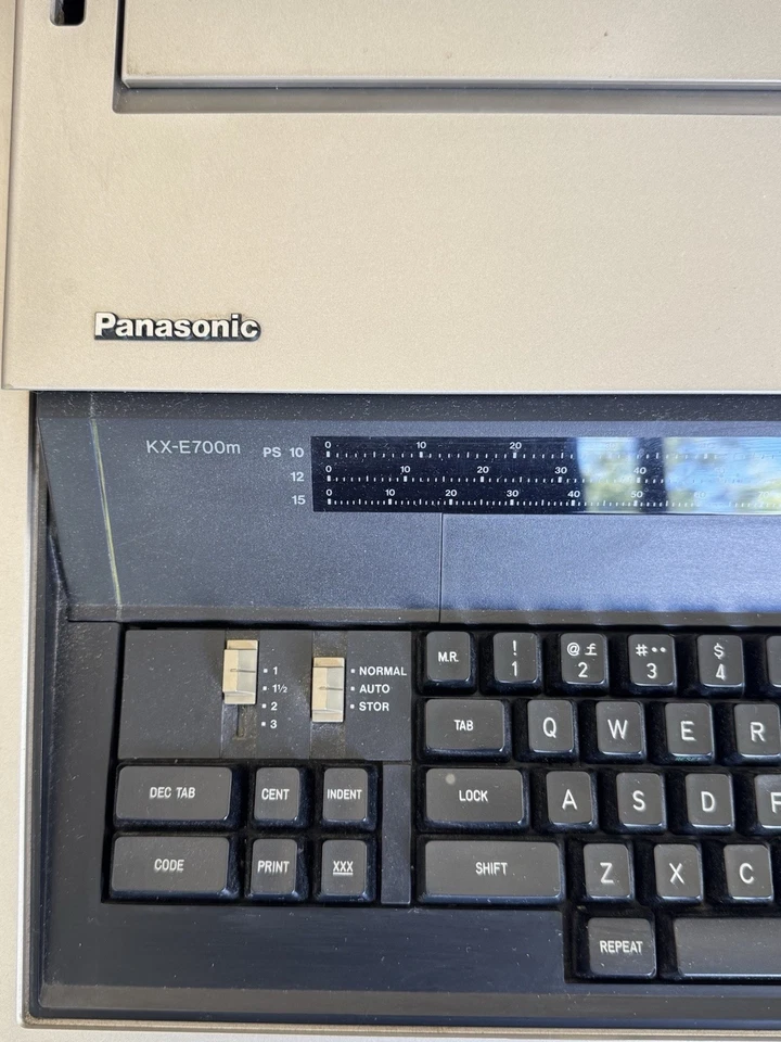 Máquina de escribir eléctrica Panasonic KX-E700m de colección procesador de textos probado funciona Foto 2 de 4