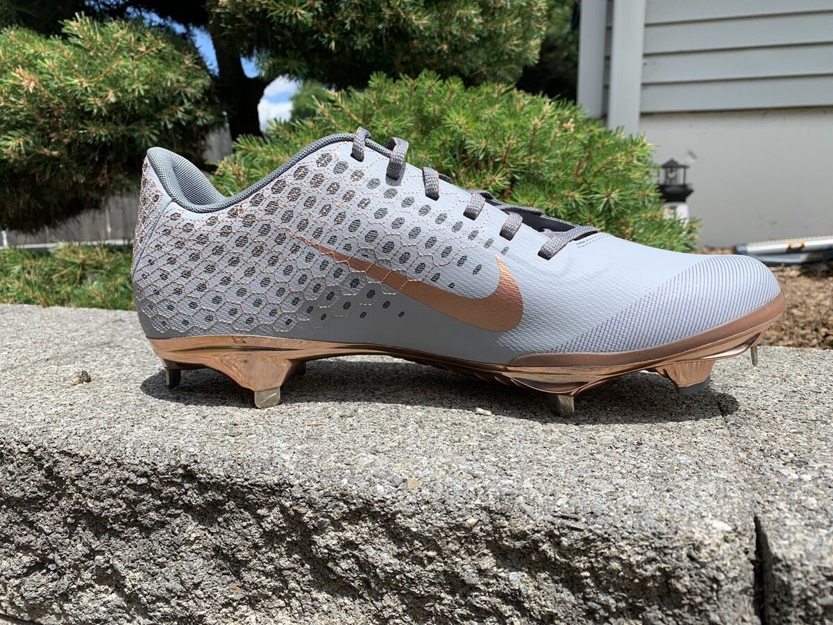 Nike Lunar Vapor Ultrafly Elite 2 Metal Baseball Cleats Nike Lunar Vapor Ultrafly Elite 2 Metal Baseball Cleats