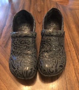 boc clogs for nursing