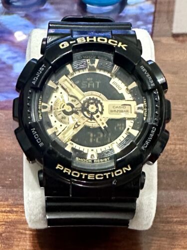 Casio G-Shock GA-110 Men's Wristwatch - Black & Gold - Imagen 1 de 8