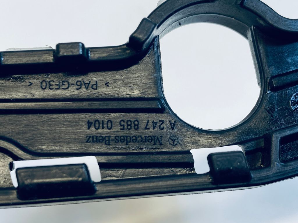 Mercedes-Benz GLA H247 2021 Front bumper mounting bracket 