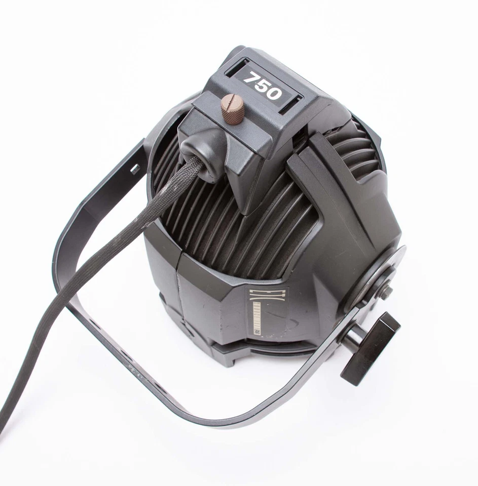 ETC Source Four PAR EA 750  Stage Light 750W  - with Pipe Clamp - 2 Available - Image 4 of 4