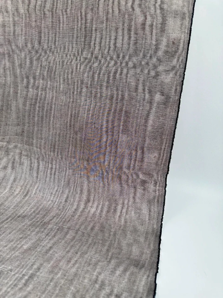 Tela Moire de seda plateada oscura por 2 metros, estampado de marca de agua. Foto 3 de 4