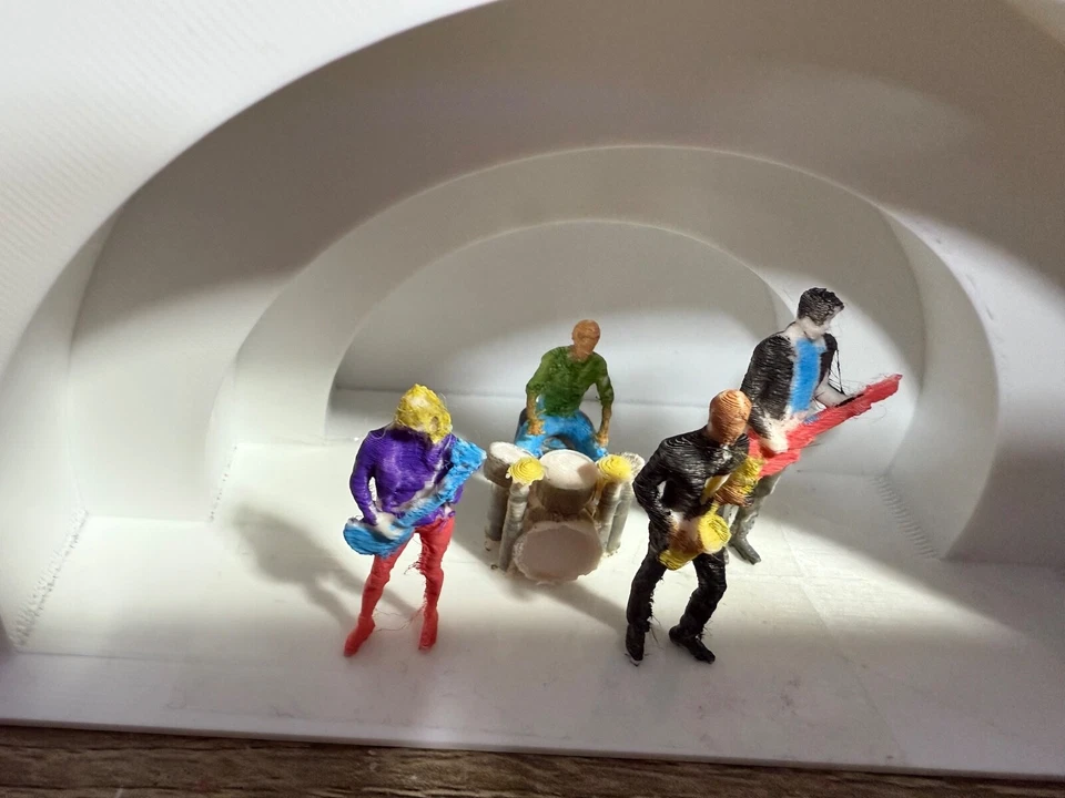 O Scale Four Piece Rock Band - Musicians Include 2 Guitarist Saxophone & Drummer - Image 3 of 4
