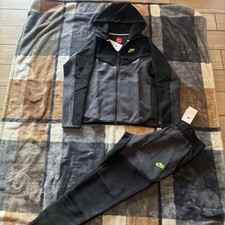 Nike Tech Size Medium Black  Green Strike  