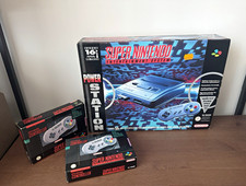 Ausstellungsstück Super Nintendo Konsole mit...