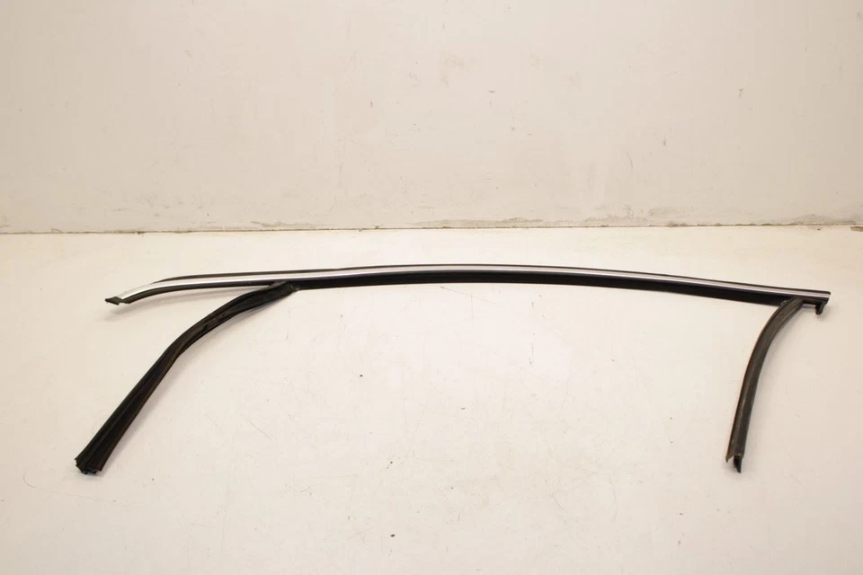 Canal de funcionamiento de la puerta delantera izquierda Volvo S60 2011-2018 con correa moldeada Foto 3 de 4