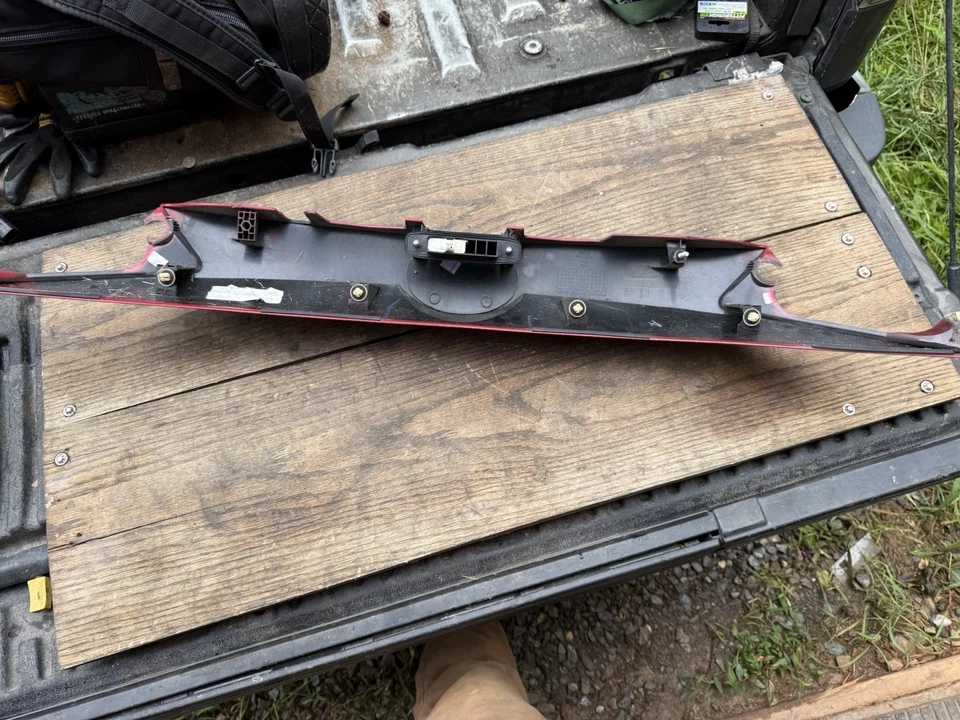 Toyota RAV4/RAV4 2015-2018 híbrido puerta trasera panel de moldura 76839-42030 rojo Foto 2 de 3