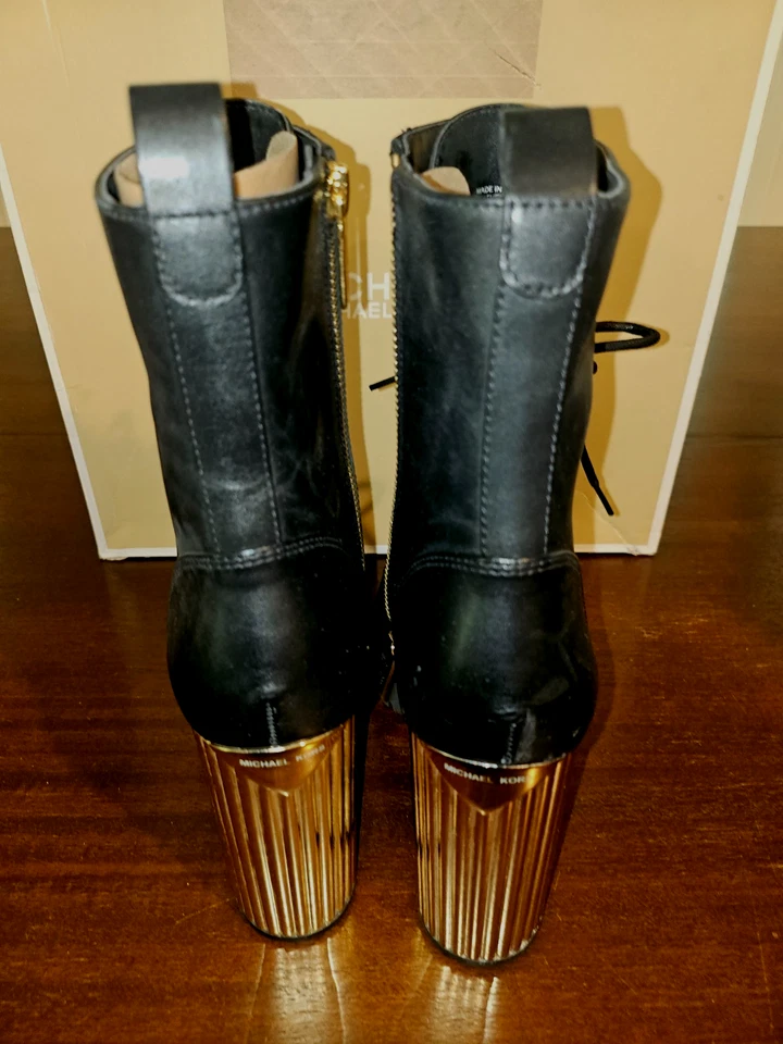 NUEVAS BOTAS MICHAEL KORS NEGRAS PORTER CUERO CON CORDONES CREMALLERA TACÓN DORADO TALLA 8.5 Foto 4 de 4
