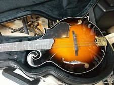 Aria Am-40 Mandolin With Microphone, Hard Case Included, Connect To Amplifier F