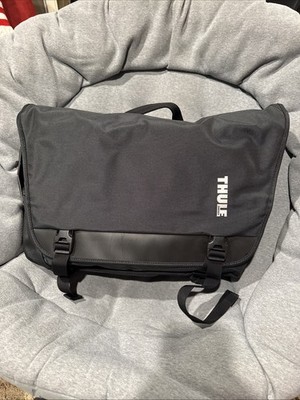 $ 259 Thule Covert TCDM-101 Large DSLR Camera Messenger bag W/ Removable Case.
