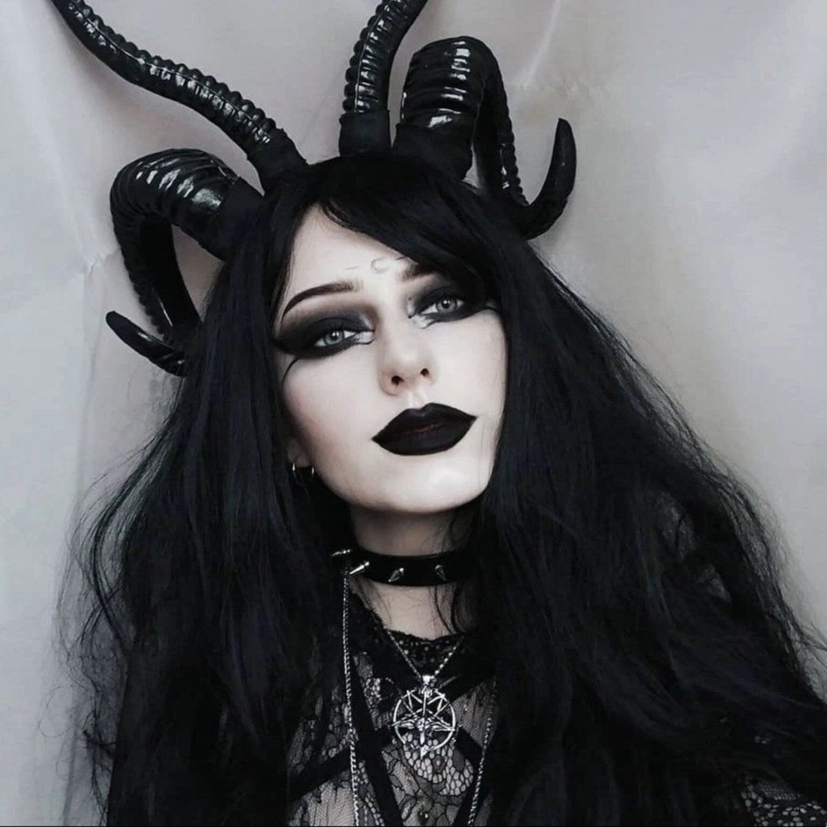 ? HORNS HEADRESS DEVIL DOUBLE HEADBAND EVIL GOTHIC MALEFICENT QUEEN COSPLAY Maleficent Horns Cosplay Prop, Halloween Accessory, Dark  main image 3
