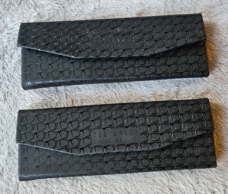 TED BAKER LONDON Estuche Triángulo Magnético Negro Gafas de Sol Foto 4 de 4