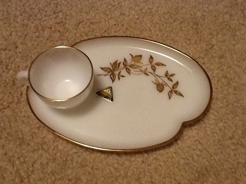 Federal Glass Company ● Atomic Flower ● Gold ● Snack Sets ● 18 Plates & Cups - Picture 4 of 10